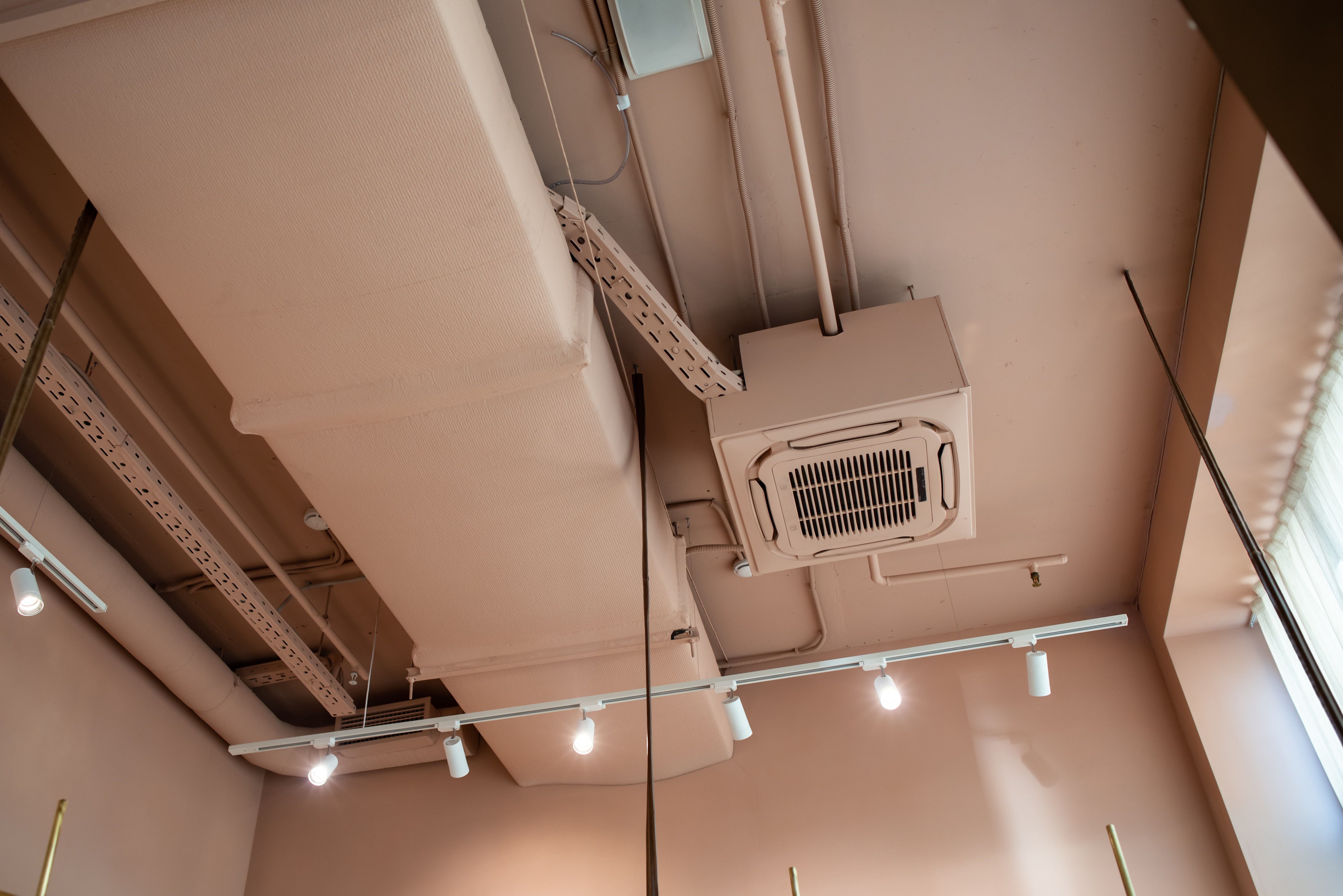 Кассетный кондиционер в кафе