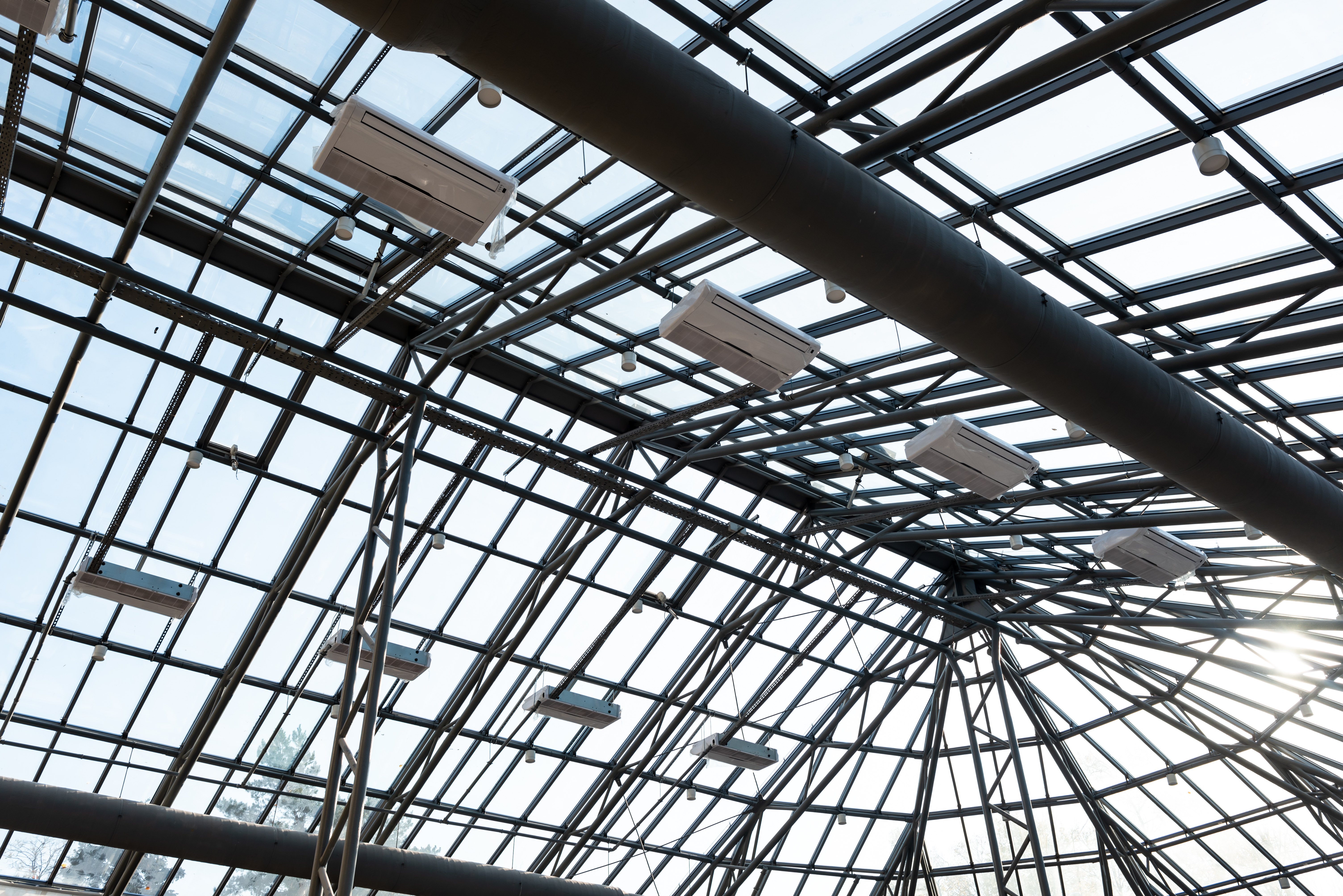 Напольно-потолочные кондиционеры на крыше ВДНХ